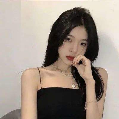 普京发现女士没酒杯后让出自己的